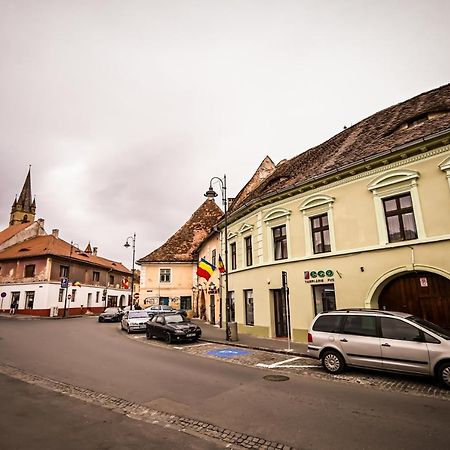 Jules' sunny, spacious&central apartment Sibiu Extérieur photo